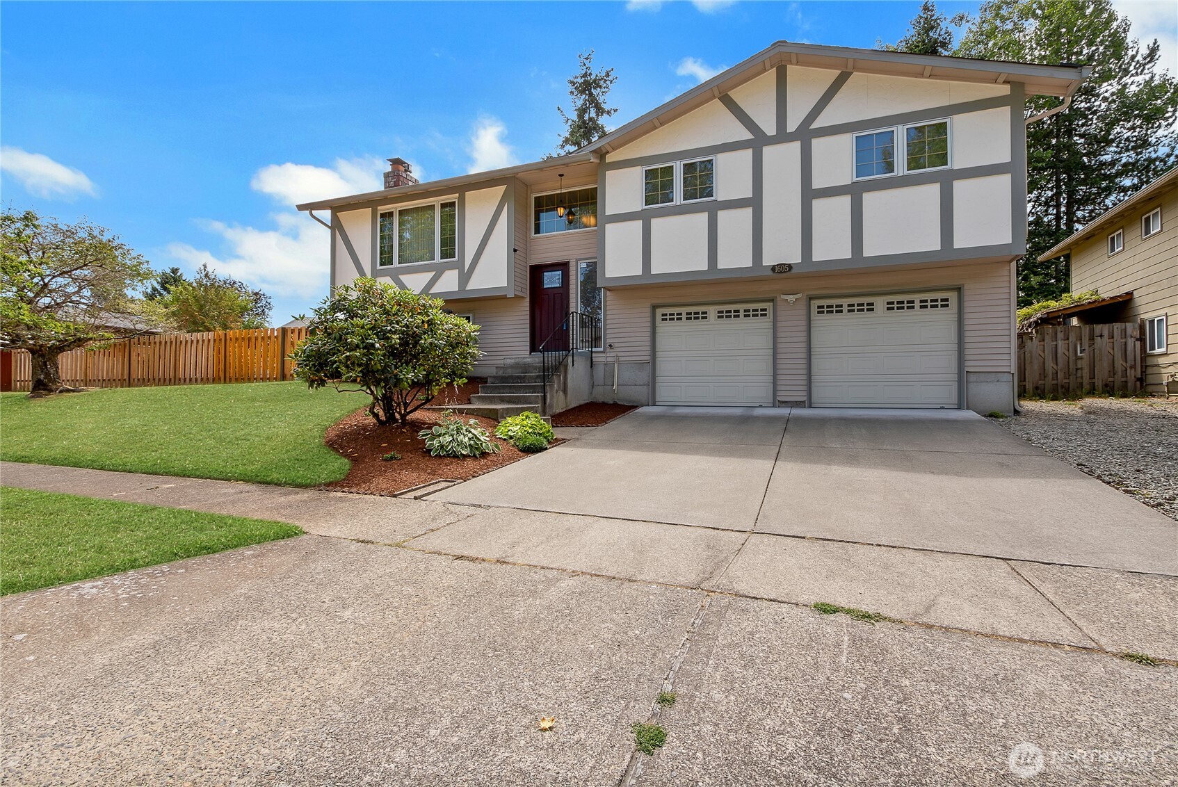 1605 Index Avenue Southeast Renton, WA 98058 - Photo 3 of 32 Gallery Image 3