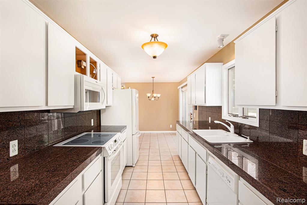 1714 Indian Road Lapeer, MI 48446 - Photo 10 of 35 Gallery Image 10