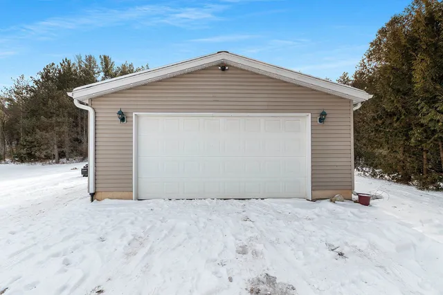 $279,900 | W10203 County Road B, Coleman, WI 54112