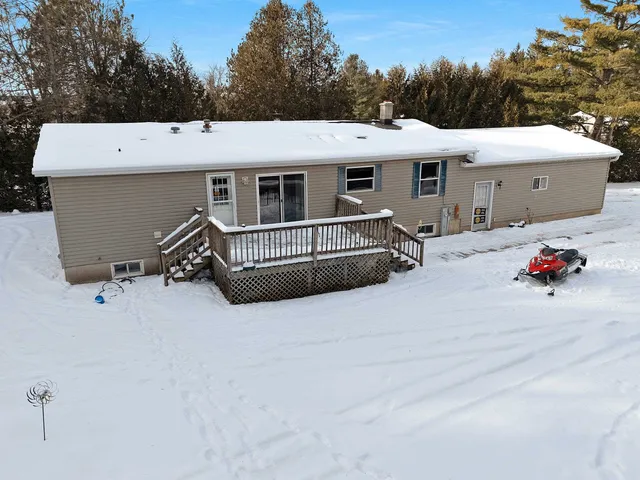 $279,900 | W10203 County Road B, Coleman, WI 54112