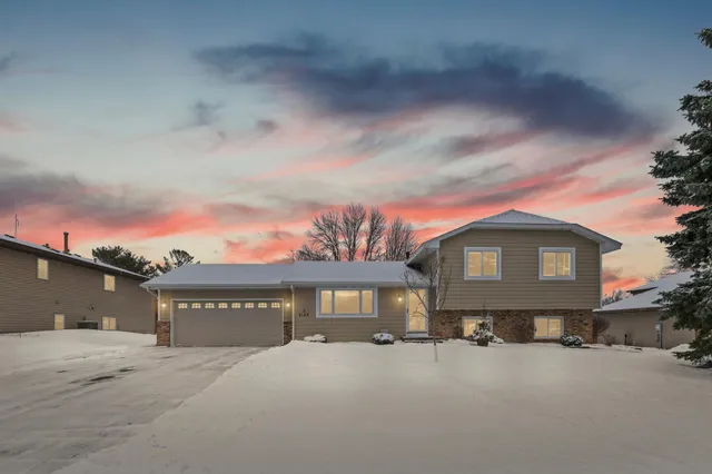 $425,000 | 9142 Lanewood Lane North, Maple Grove, MN 55369