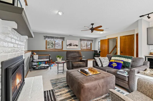 $425,000 | 9142 Lanewood Lane North, Maple Grove, MN 55369