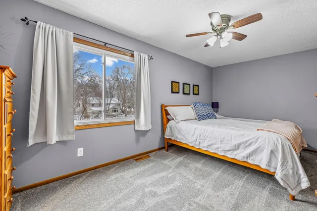 $425,000 | 9142 Lanewood Lane North, Maple Grove, MN 55369