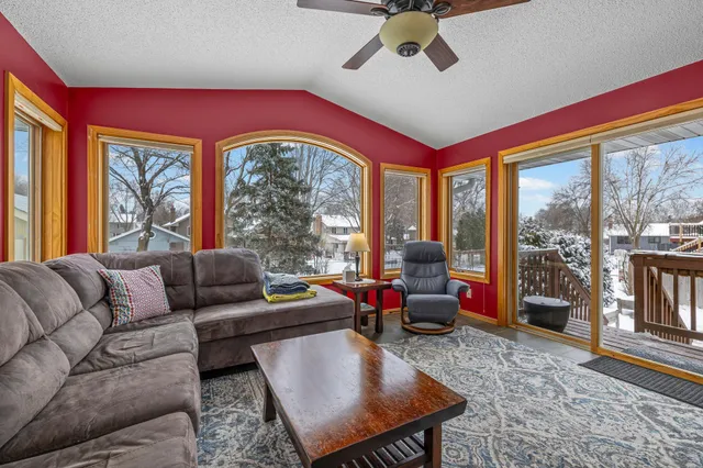 $425,000 | 9142 Lanewood Lane North, Maple Grove, MN 55369