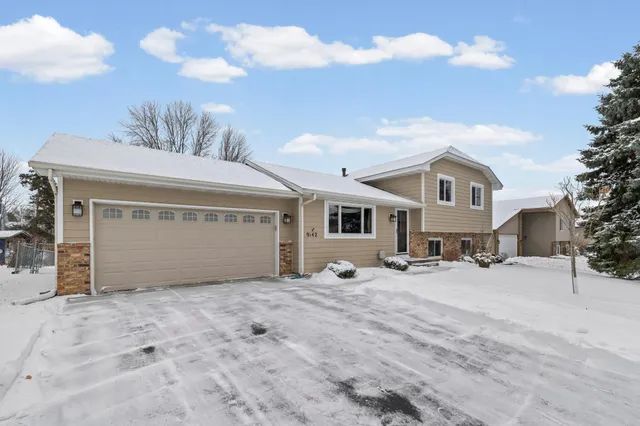 $425,000 | 9142 Lanewood Lane North, Maple Grove, MN 55369