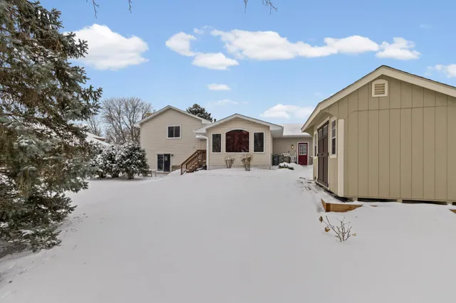 $425,000 | 9142 Lanewood Lane North, Maple Grove, MN 55369