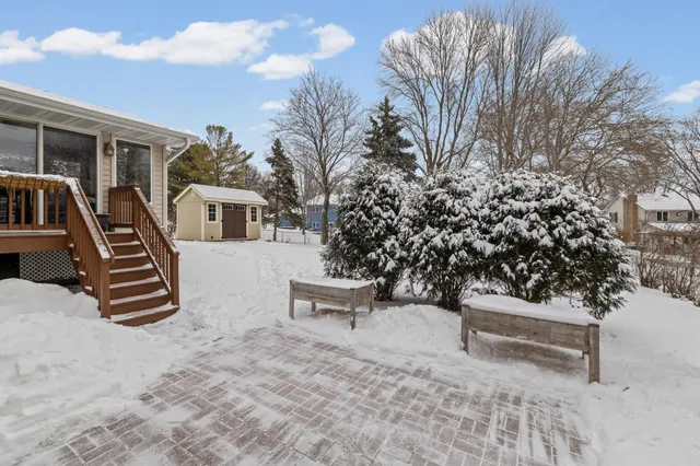 $425,000 | 9142 Lanewood Lane North, Maple Grove, MN 55369