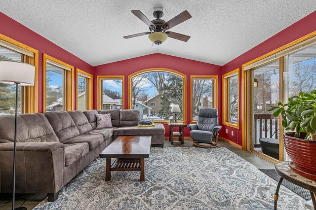 $425,000 | 9142 Lanewood Lane North, Maple Grove, MN 55369