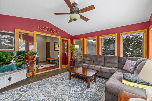 $425,000 | 9142 Lanewood Lane North, Maple Grove, MN 55369