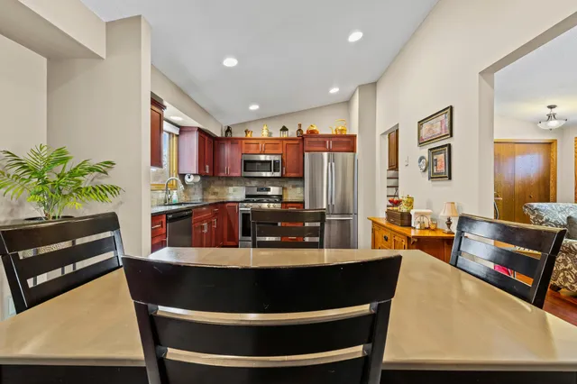 $425,000 | 9142 Lanewood Lane North, Maple Grove, MN 55369