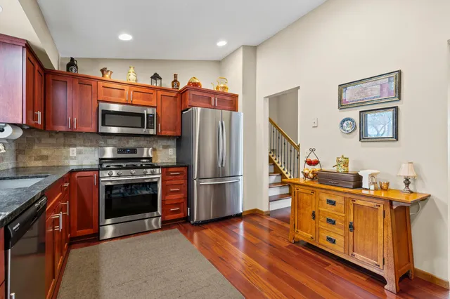 $425,000 | 9142 Lanewood Lane North, Maple Grove, MN 55369