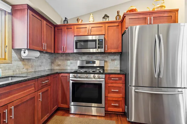 $425,000 | 9142 Lanewood Lane North, Maple Grove, MN 55369