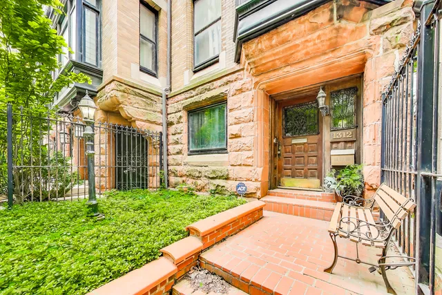 $1,750,000 | 1312 North Astor Street, Chicago, IL 60610