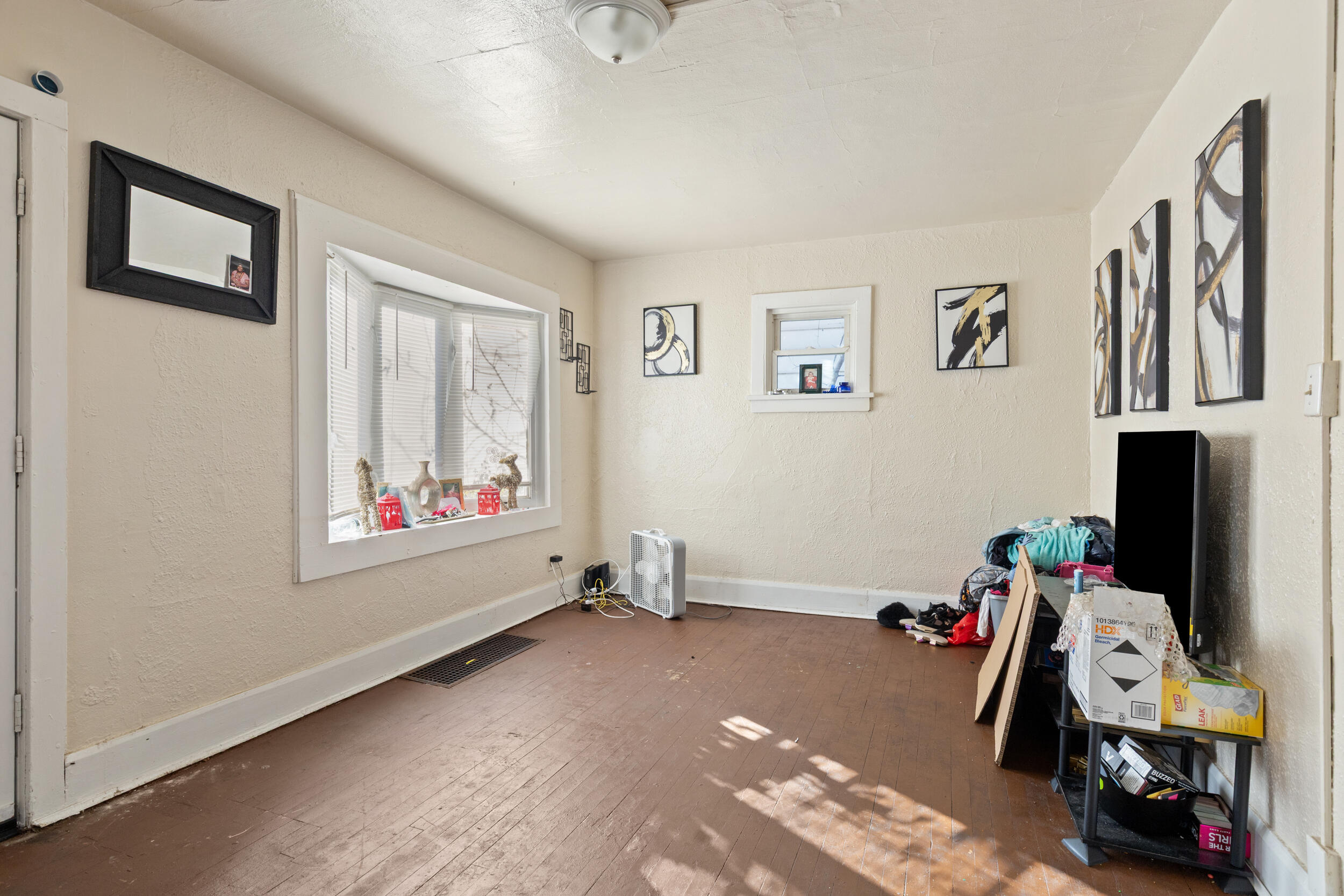 4200 West Bonny Place Milwaukee, WI 53216 - Photo 2 of 12 Living Room