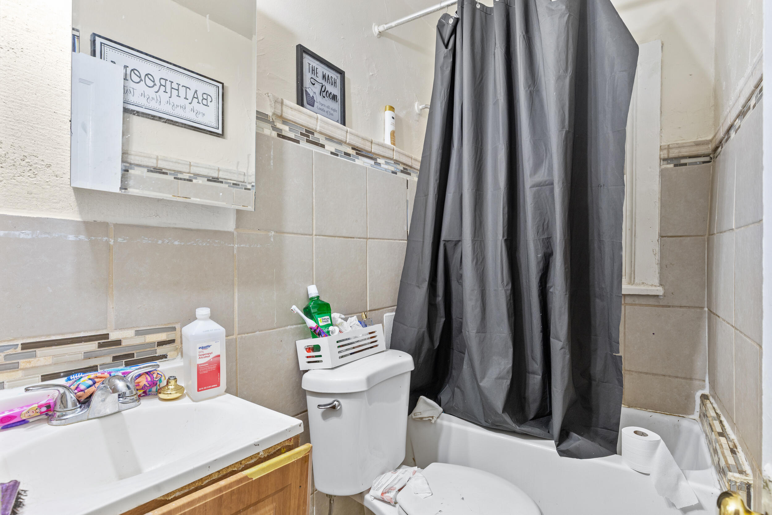 4200 West Bonny Place Milwaukee, WI 53216 - Photo 7 of 12 Bathroom