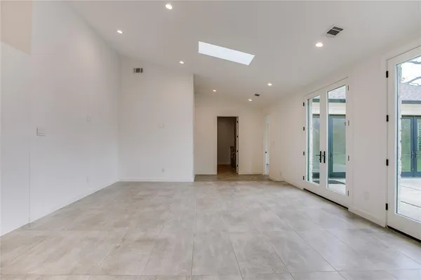an empty room with closet and a window