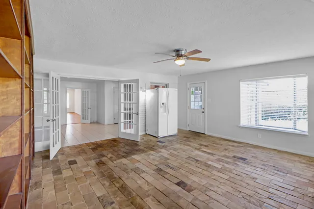 $3,200 | 5554 Beechnut Street, Houston, TX 77096