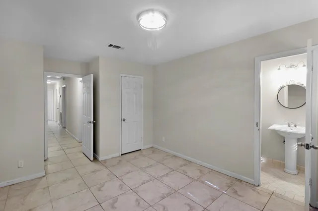 $3,200 | 5554 Beechnut Street, Houston, TX 77096