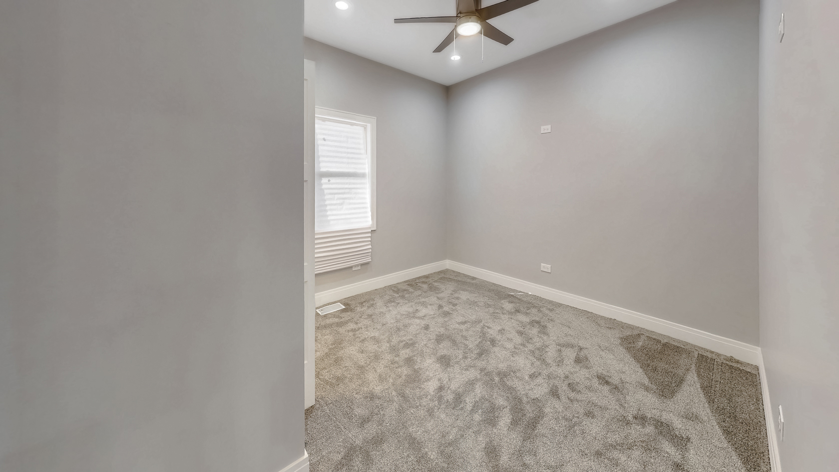 2347 Walnut Street Blue Island, IL 60406 - Photo 18 of 20 an empty room with a window