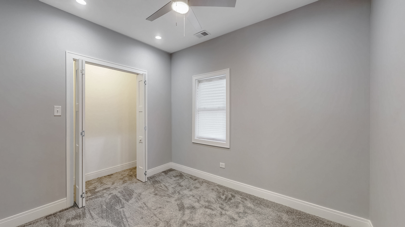2347 Walnut Street Blue Island, IL 60406 - Photo 9 of 20 an empty room with windows