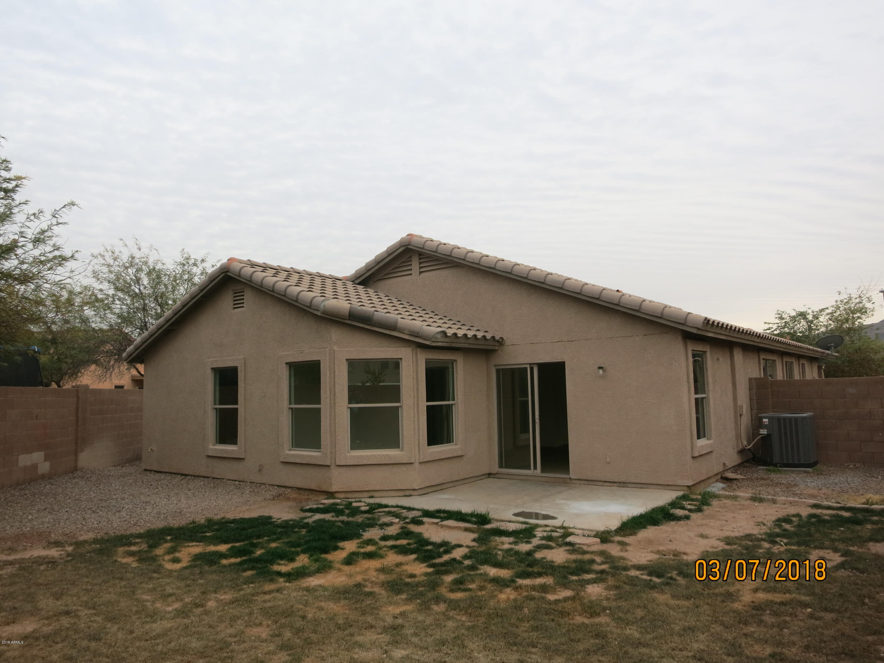 3128 West Carson Road Phoenix, AZ 85041 - Photo 4 of 22 5