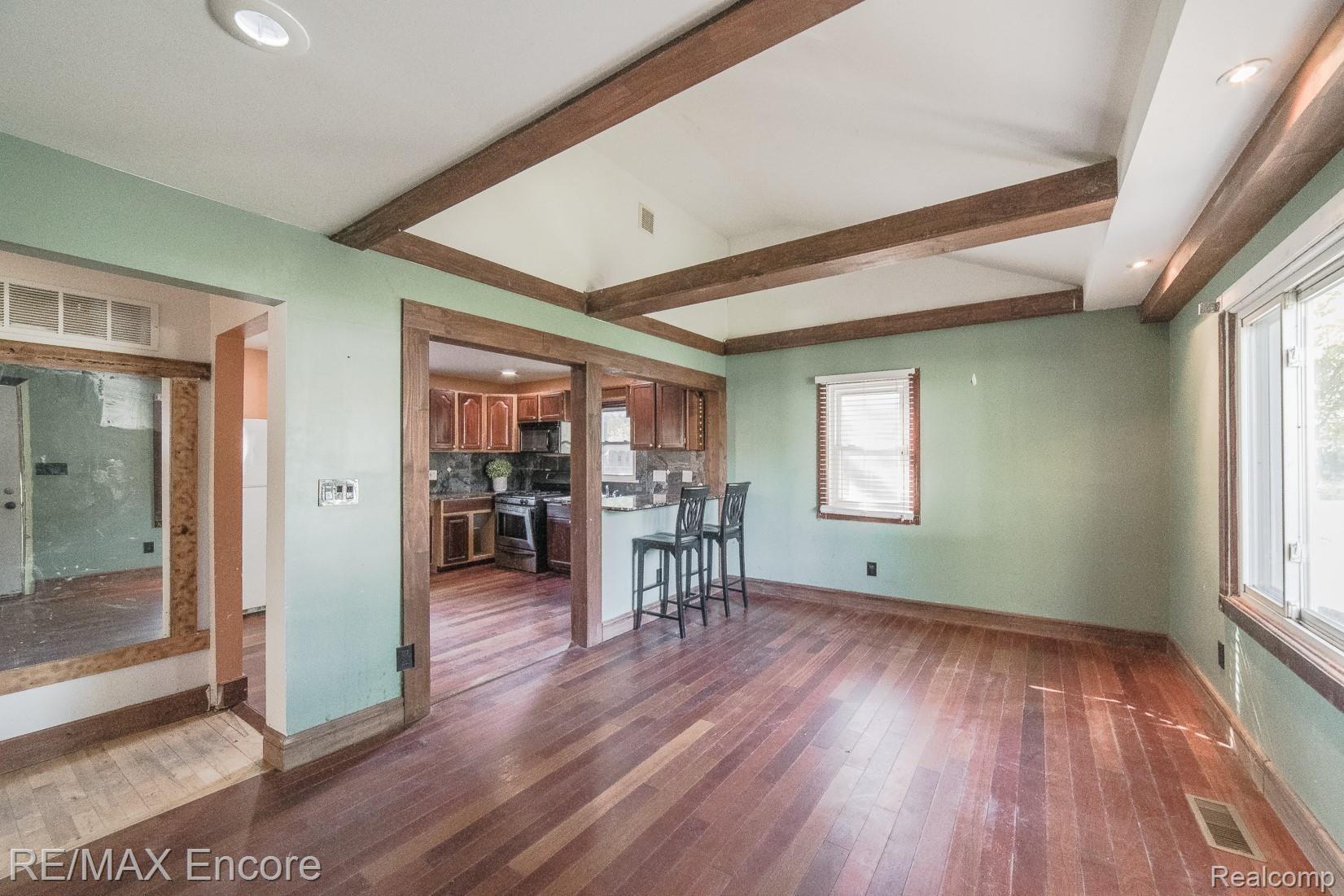 3195 Gerald Avenue Rochester, MI 48307 - Photo 4 of 23 3195 Gerald-4.jpg