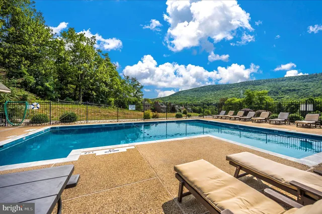 $379,900 | 13856 Pond View Lane, Mercersburg, PA 17236