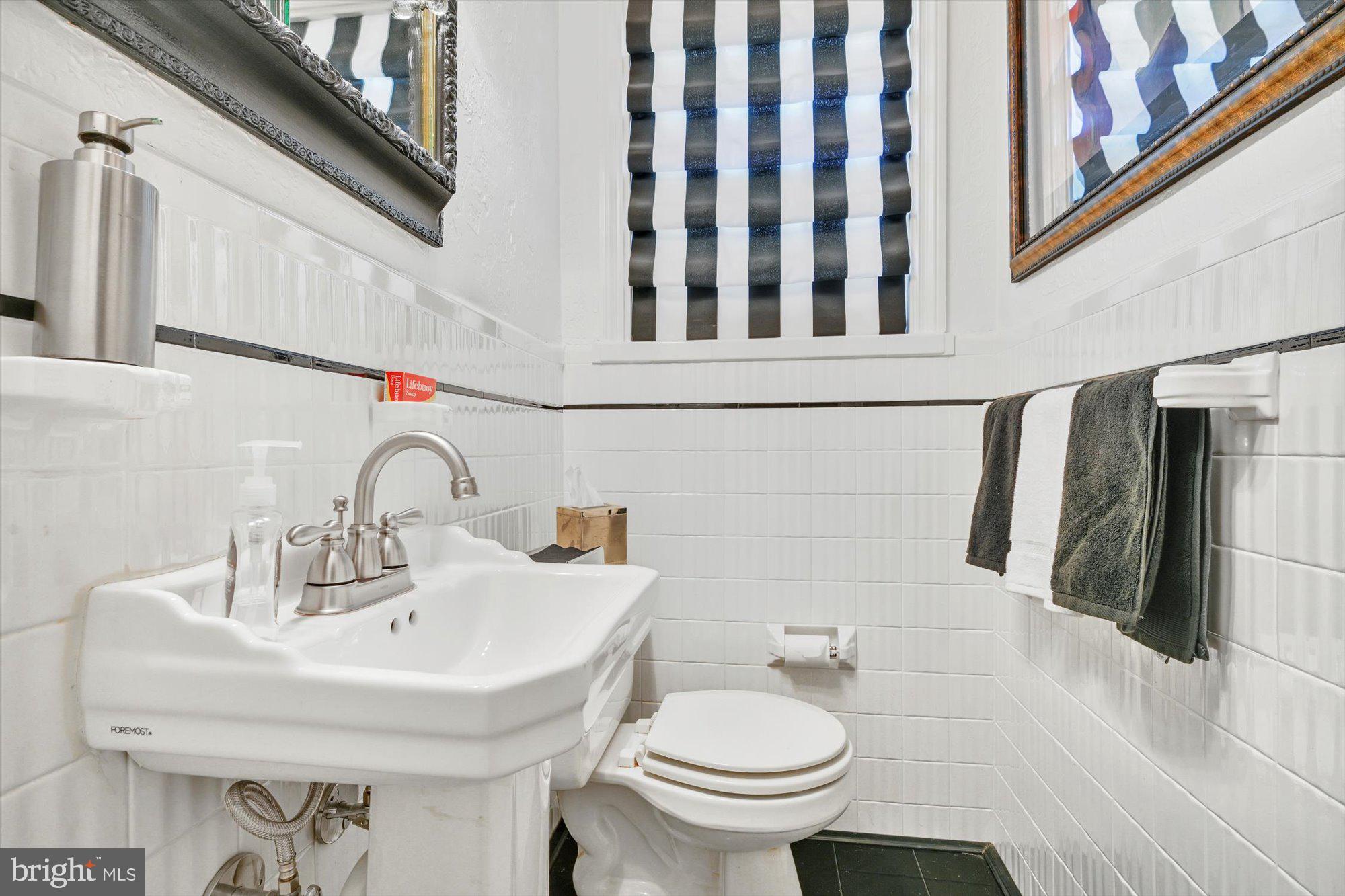 12 Henley Road Wynnewood, PA 19096 - Photo 17 of 32 Powder Room
