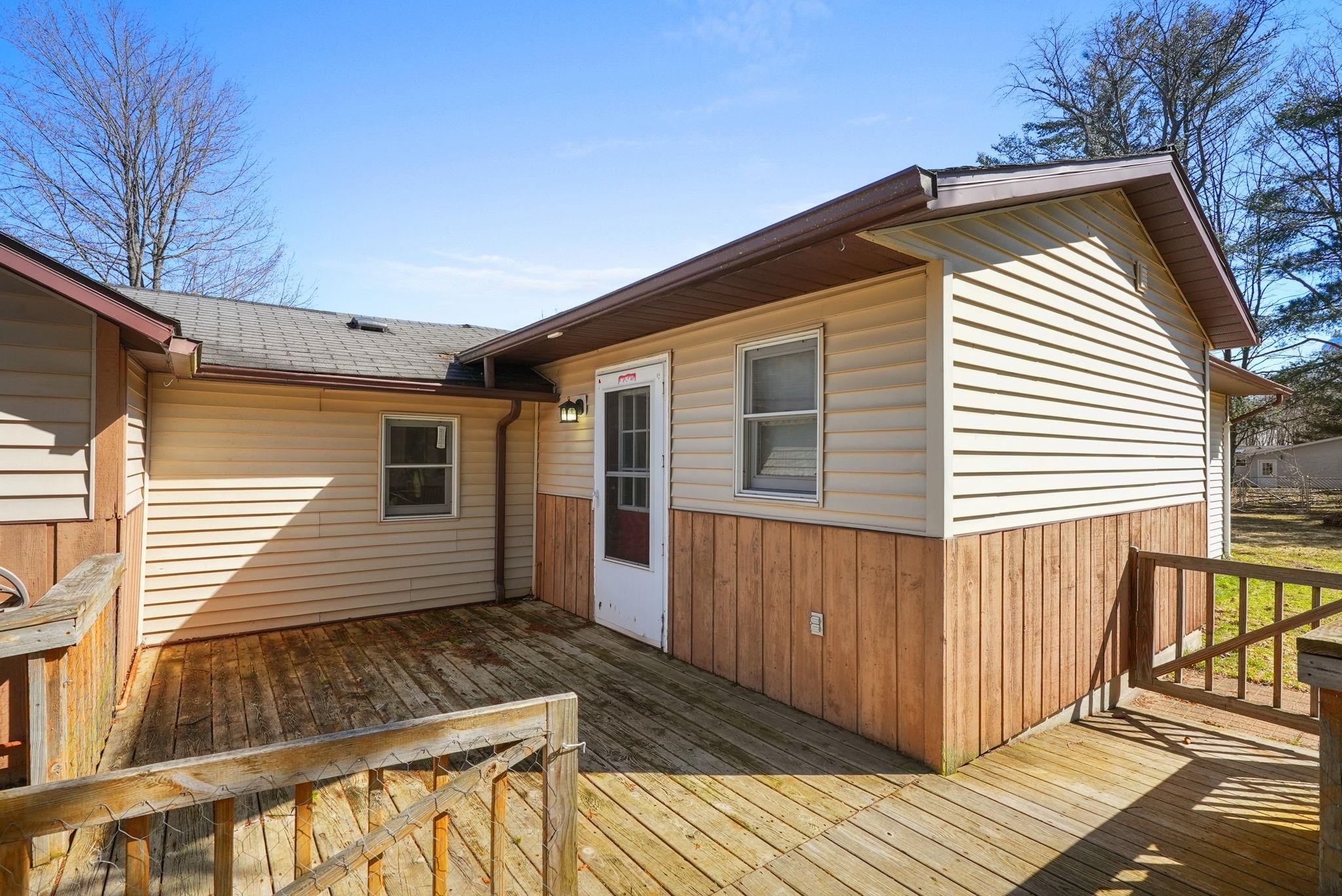 327 South Gladwin Road Lake City, MI 49651 - Photo 34 of 38 1943158-5e98cc49-034f-4f20-afa6-b3d211e6c9f1.JPG