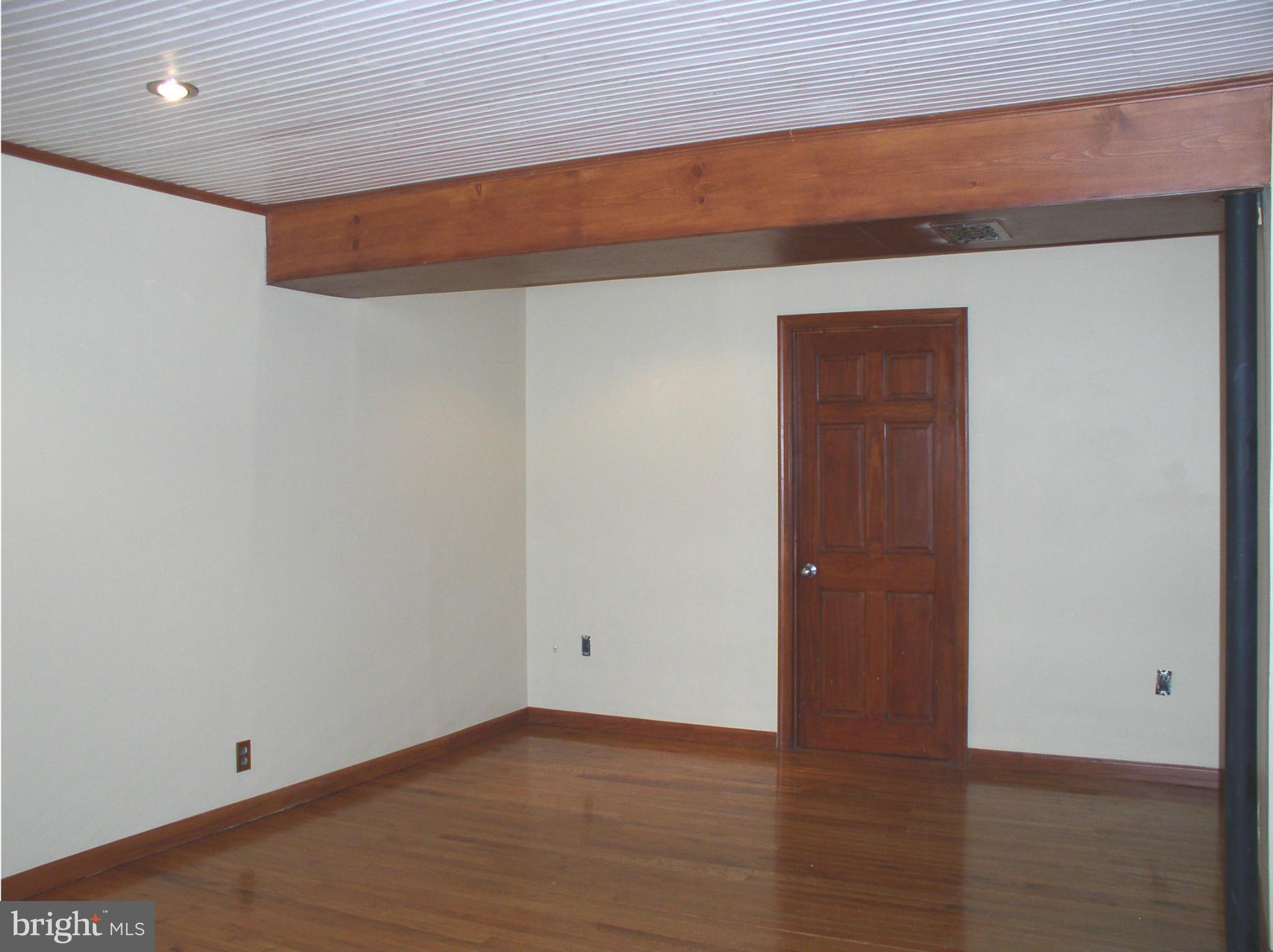 11577 Embers Court Reston, VA 20191 - Photo 19 of 27 Living Room