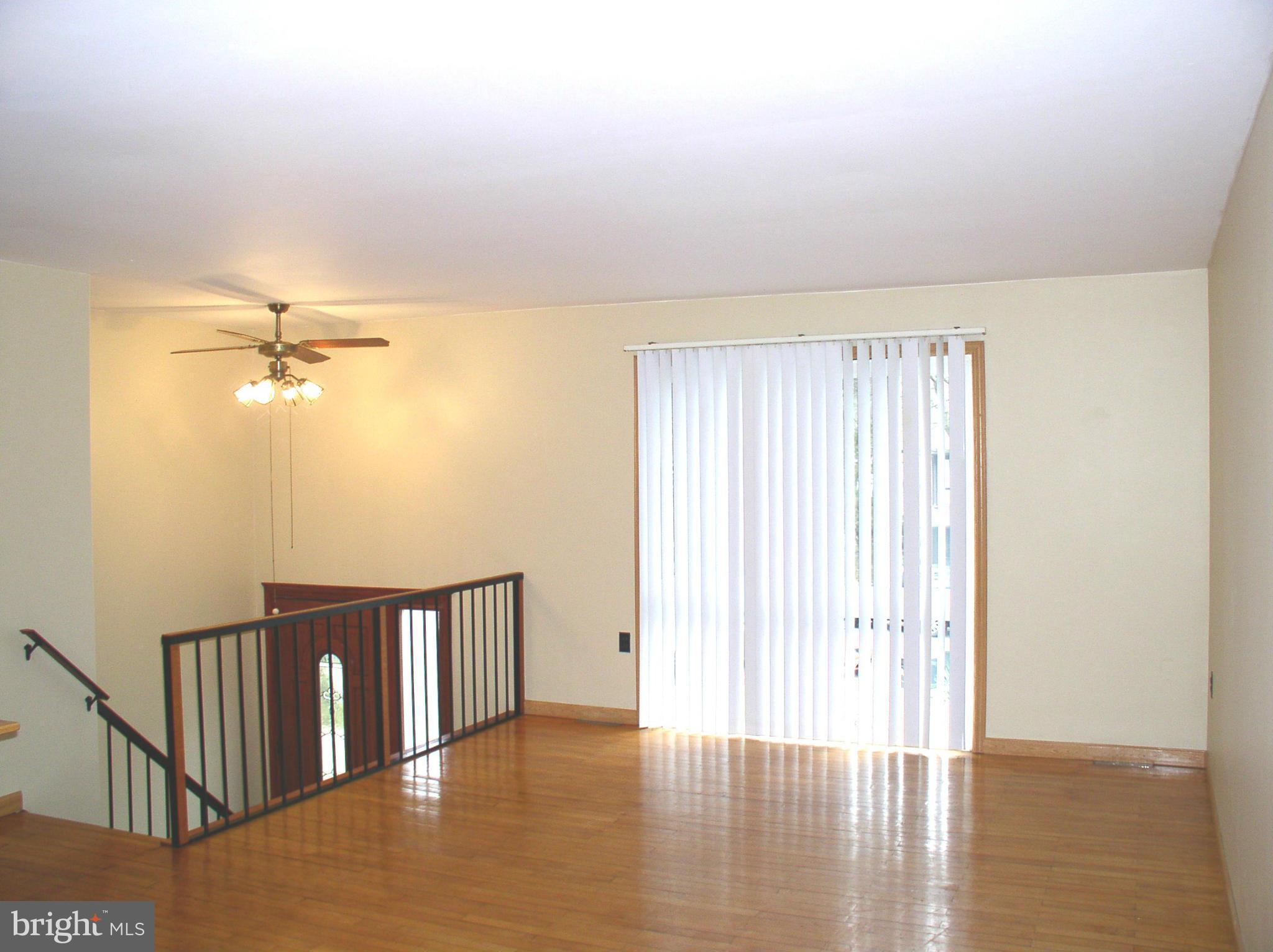 11577 Embers Court Reston, VA 20191 - Photo 4 of 27 Family Room