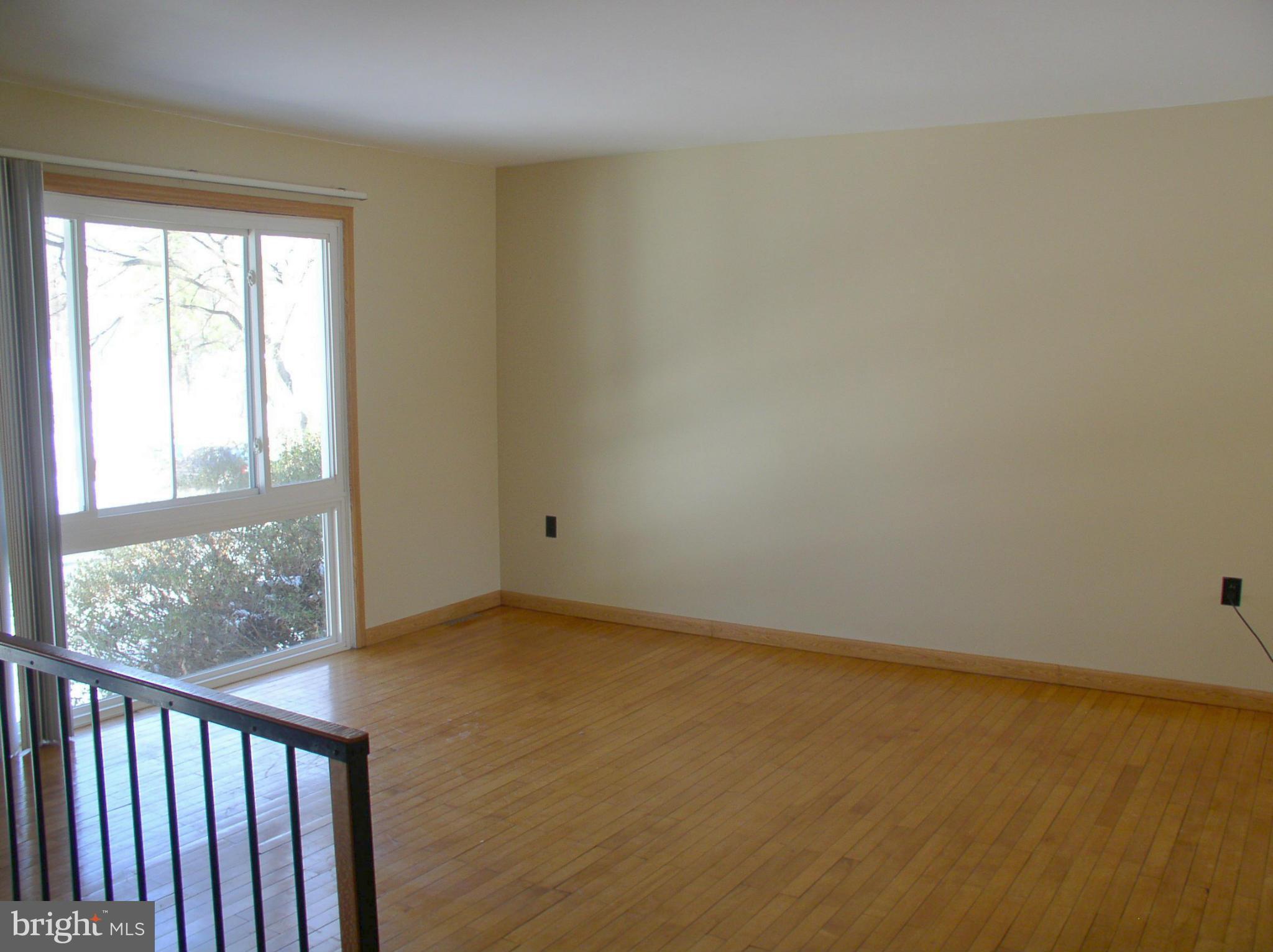 11577 Embers Court Reston, VA 20191 - Photo 5 of 27 Family Room