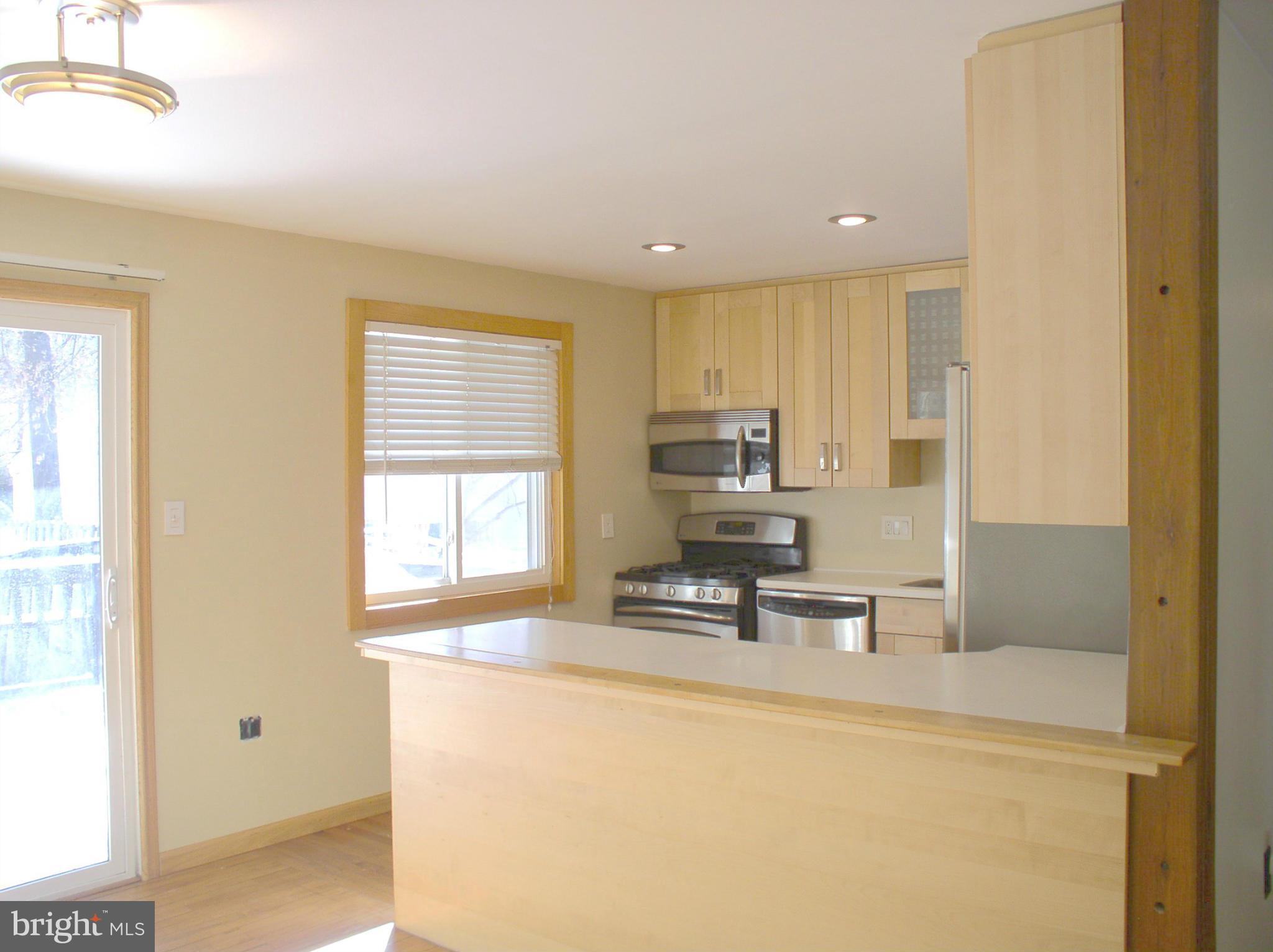 11577 Embers Court Reston, VA 20191 - Photo 8 of 27 Kitchen