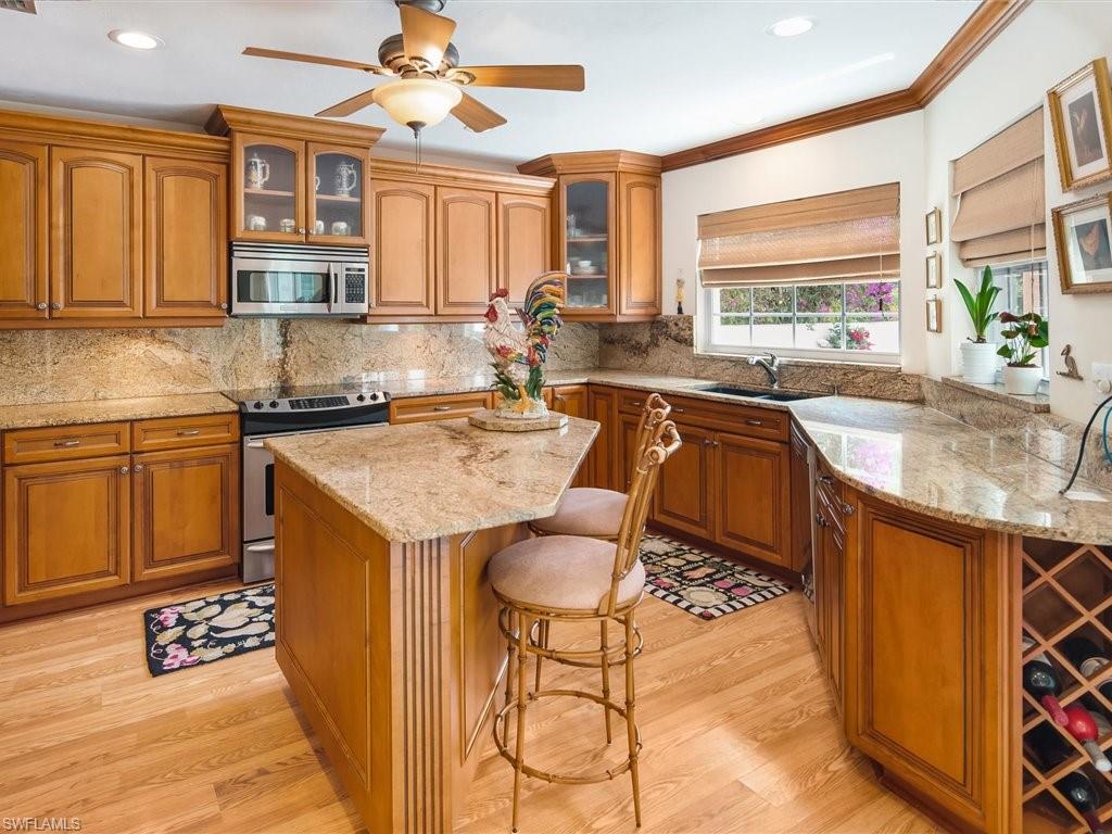 818 Rue Deville, Unit 30 Naples, FL 34108 - Photo 9 of 33 Gallery Image 9