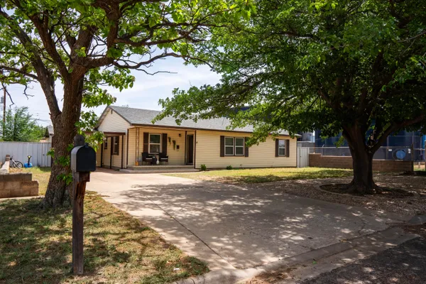 $265,000 | 203 Southwest 14th Street, Seminole, TX 79360
