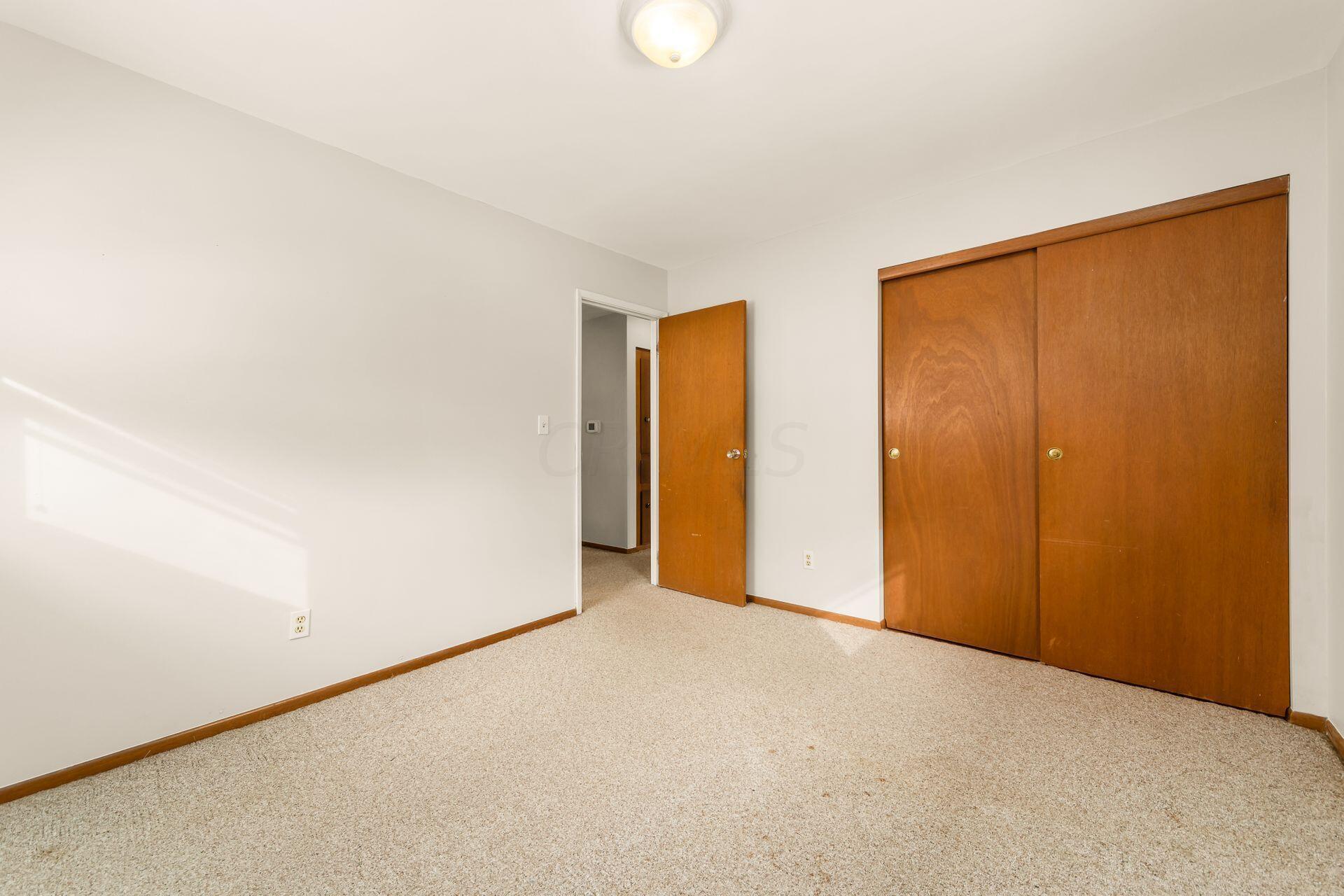 6520 Faircrest Road Columbus, OH 43229 - Photo 19 of 34 021_33c_6520 Faircrest Rd-034