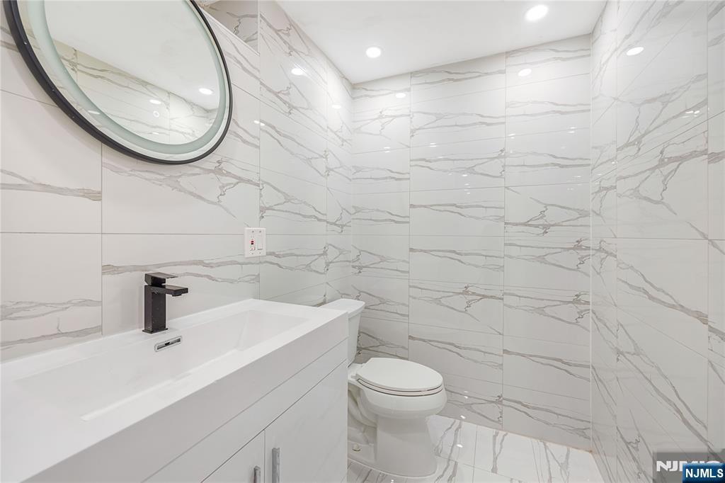 1080 River Road Edgewater, NJ 07020 - Photo 46 of 48