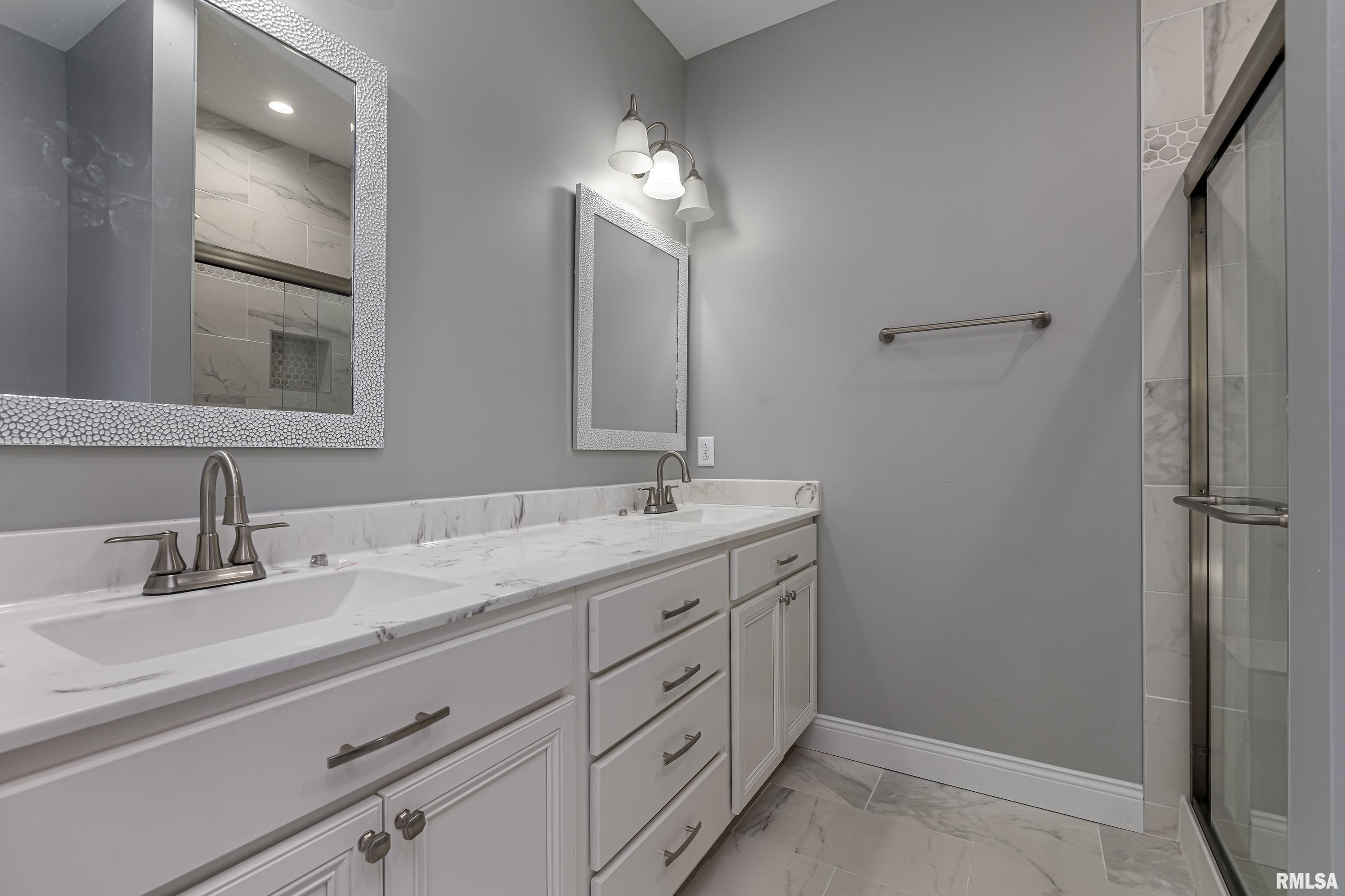 405 East Reeves Street Marion, IL 62959 - Photo 11 of 29 Gallery Image 11