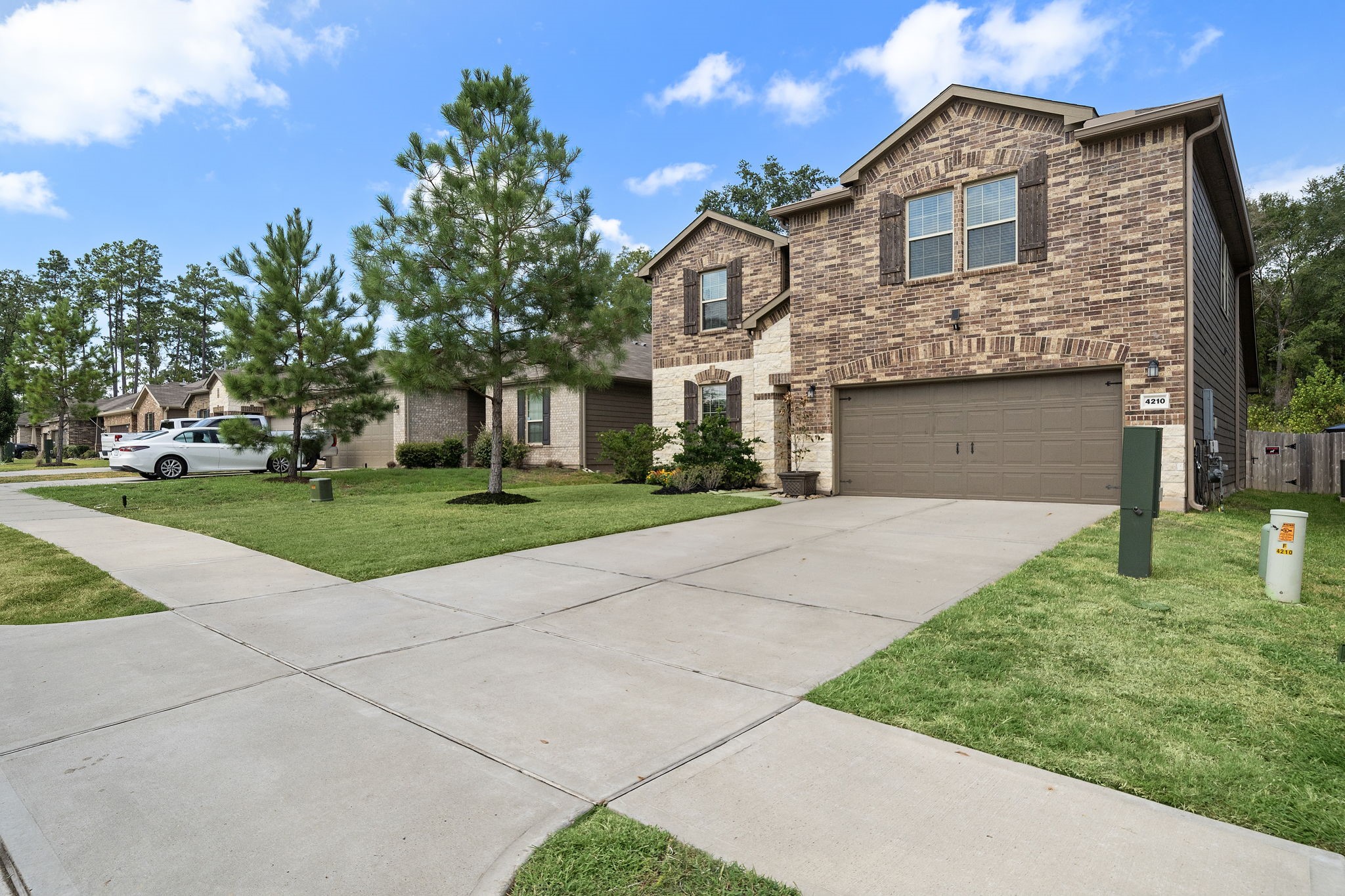 4210 Amber Ruse Drive Conroe, TX 77304 - Photo 4 of 45 Spacious double drive