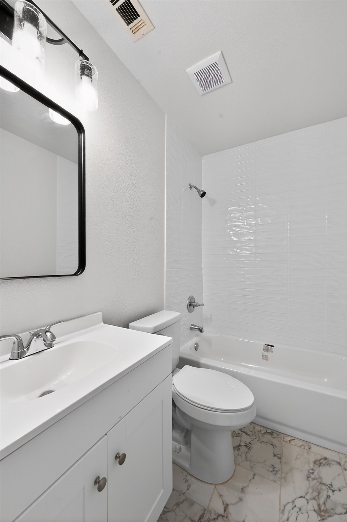 5928 Signal Point Austin, TX 78724 - Photo 5 of 14 a bathroom with a toilet a sink a mirror and bathtub