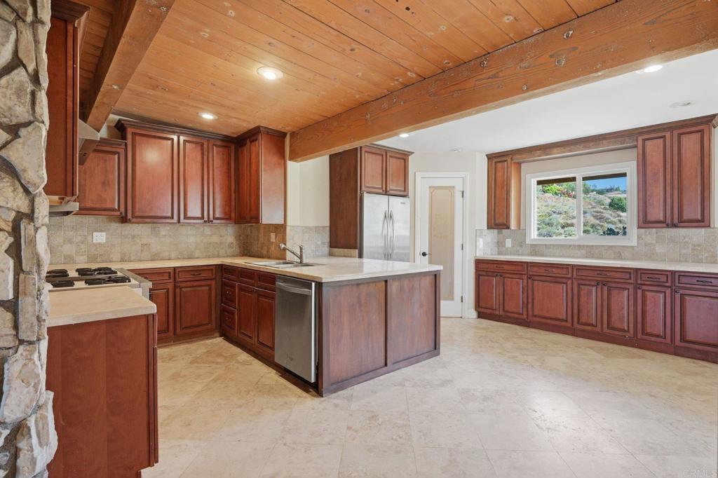 10222 Deseret Road Valley Center, CA 92082 - Photo 7 of 40