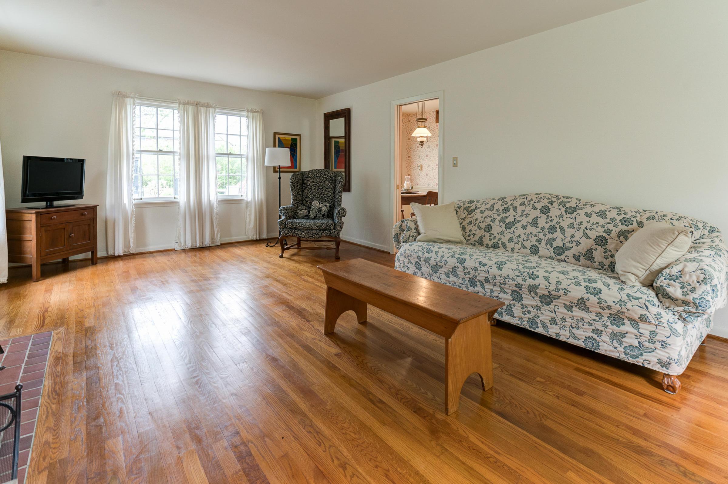 3197 Brandon Road Columbus, OH 43221 - Photo 5 of 32