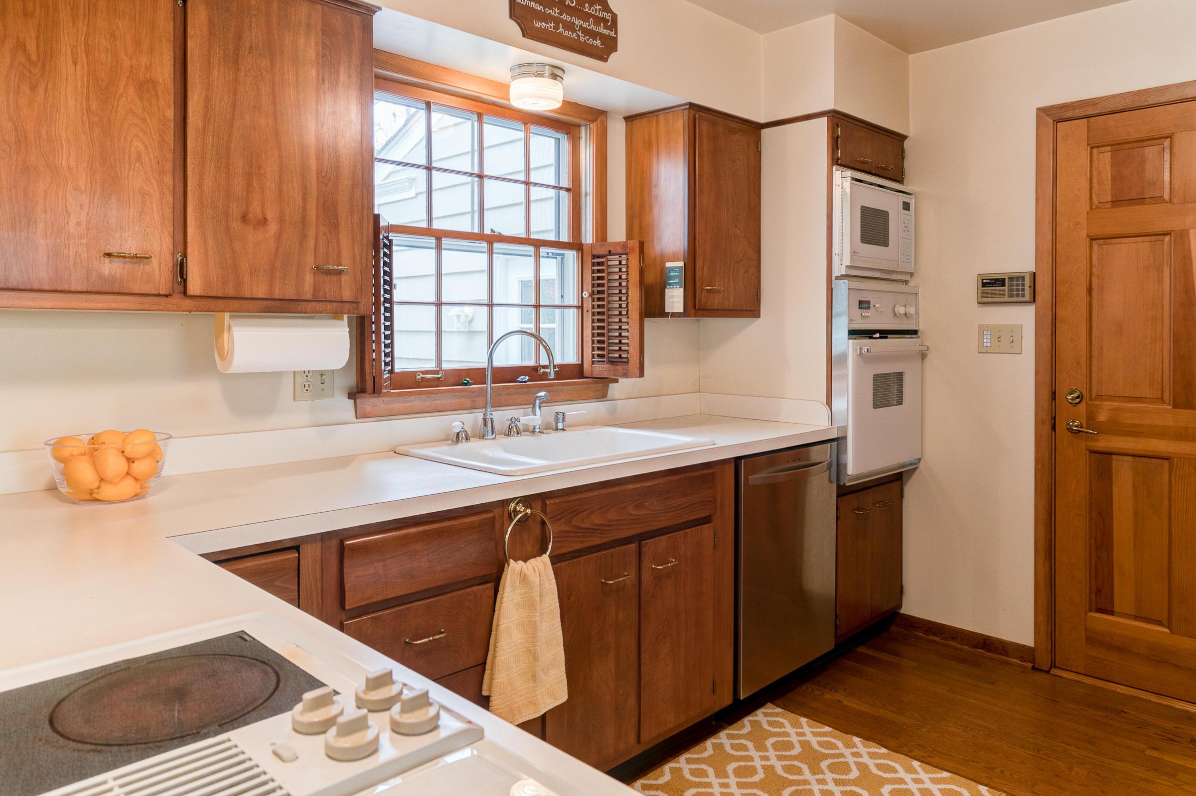 3197 Brandon Road Columbus, OH 43221 - Photo 8 of 32