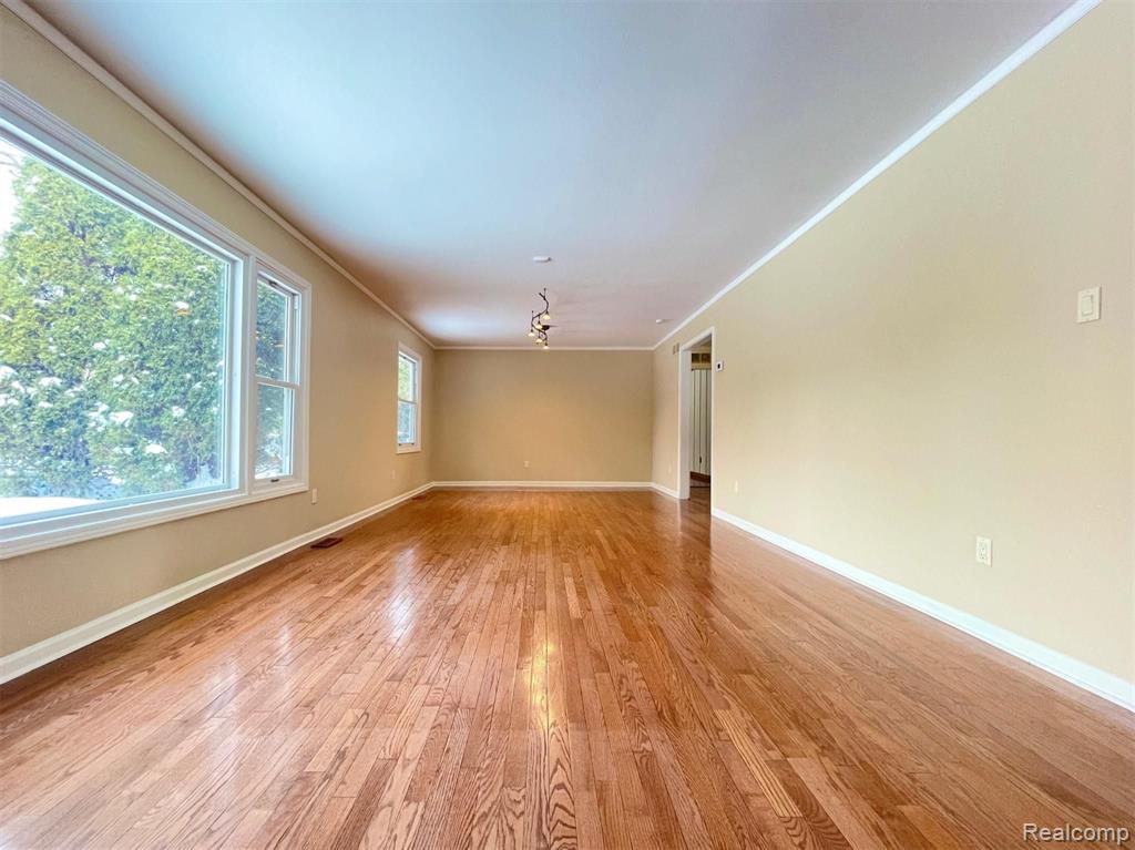 36234 Congress Road Farmington, MI 48335 - Photo 12 of 29
