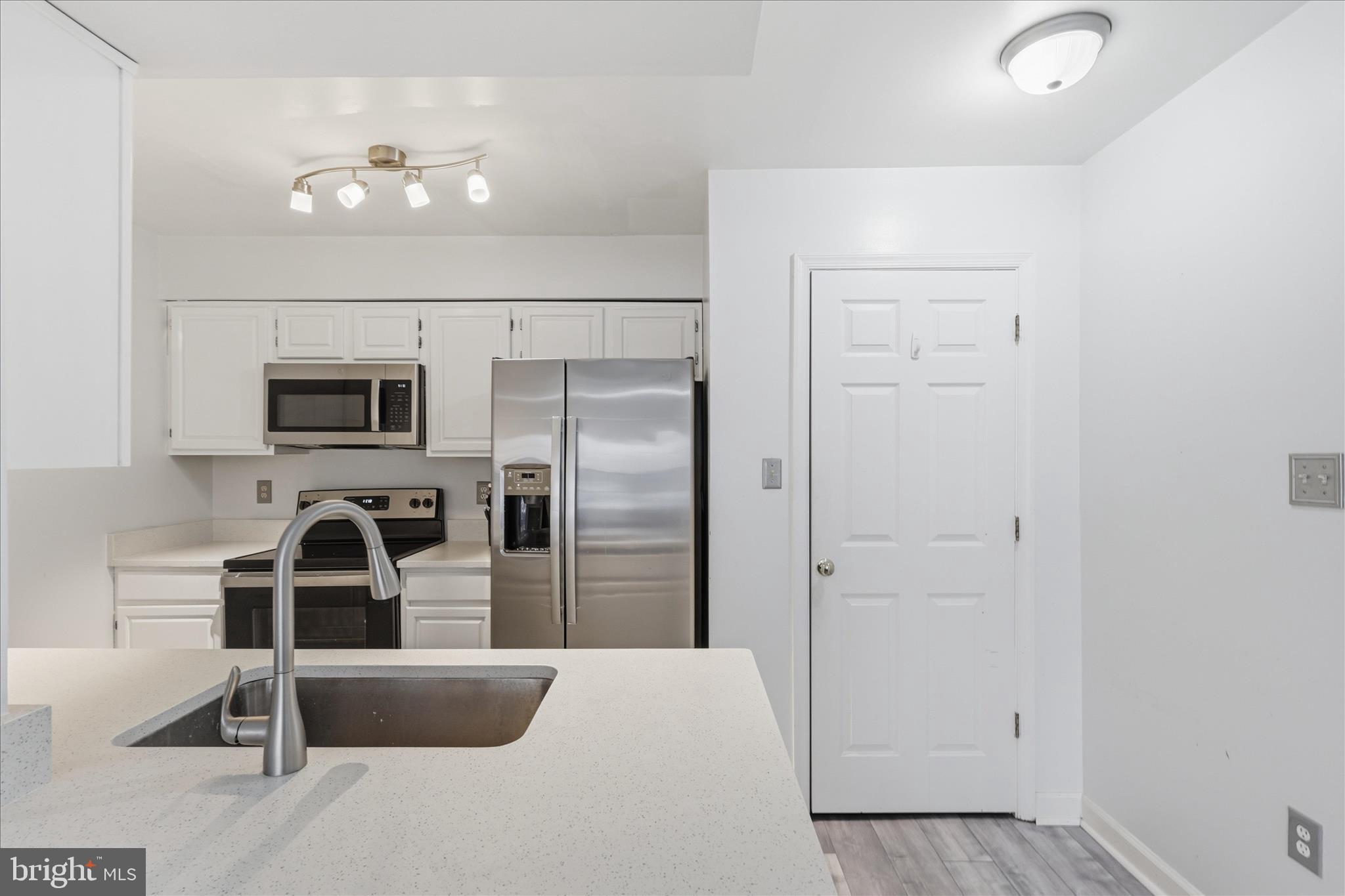 12108 Springwoods Drive Woodbridge, VA 22192 - Photo 11 of 50