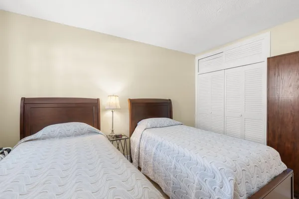 $1,700 | 1971 Southeast 5th Court, Unit 203, Pompano Beach, FL 33060