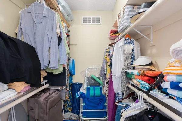 $1,700 | 1971 Southeast 5th Court, Unit 203, Pompano Beach, FL 33060