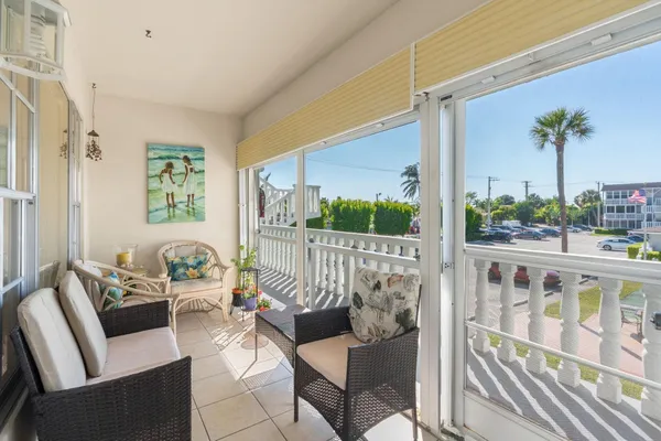 $1,700 | 1971 Southeast 5th Court, Unit 203, Pompano Beach, FL 33060