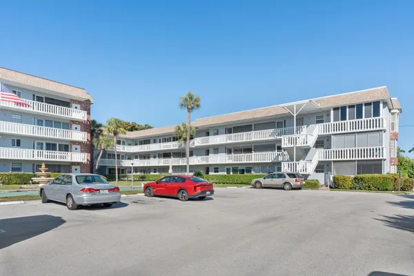 $1,700 | 1971 Southeast 5th Court, Unit 203, Pompano Beach, FL 33060