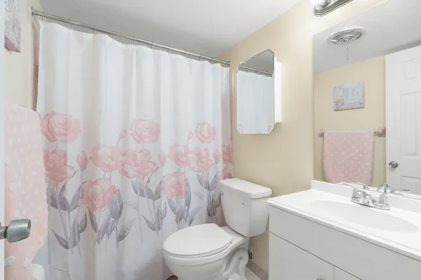 $1,700 | 1971 Southeast 5th Court, Unit 203, Pompano Beach, FL 33060